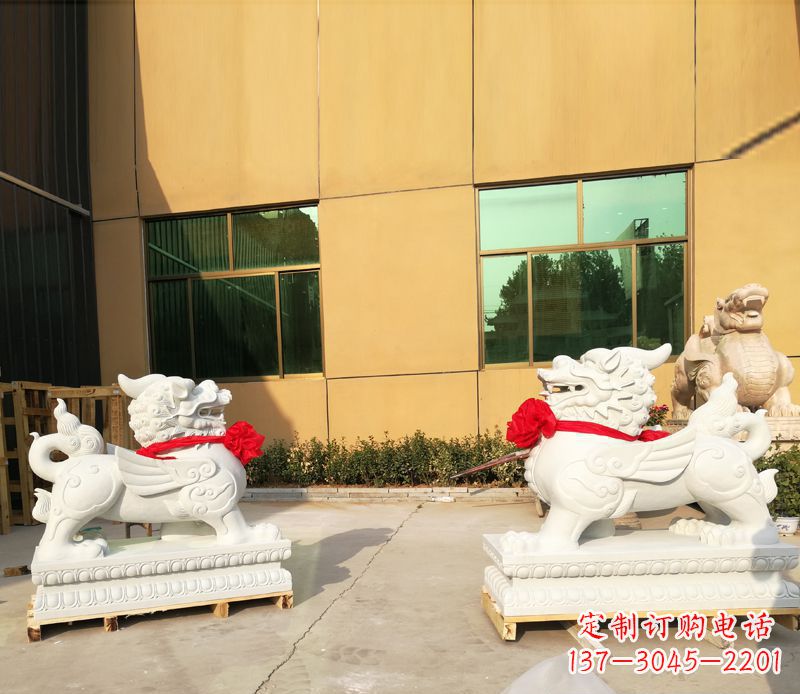 济南汉白玉立式貔貅门口招财石雕