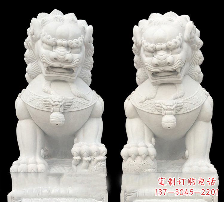 济南玉质狮子门口雕塑是由中领雕塑定制制作的,…