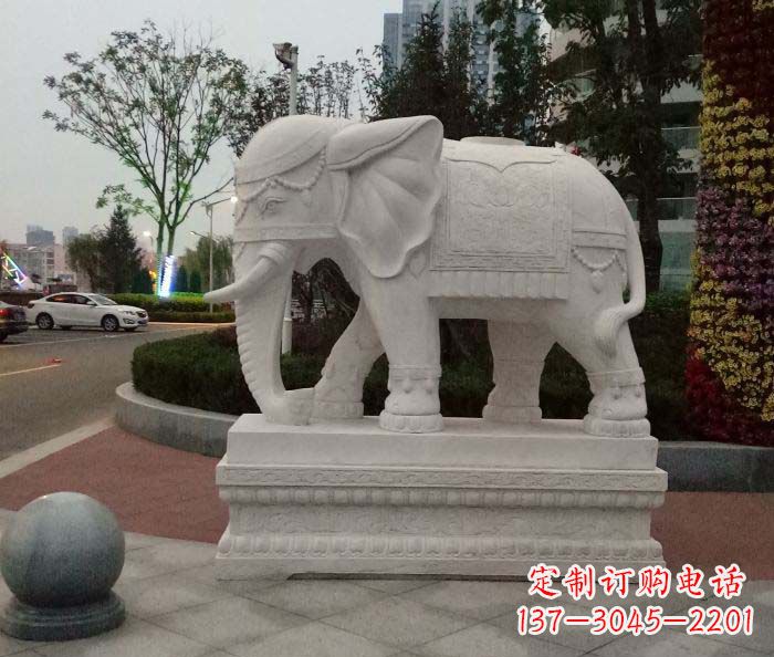 济南汉白玉头戴珠宝的大象门口招财石雕