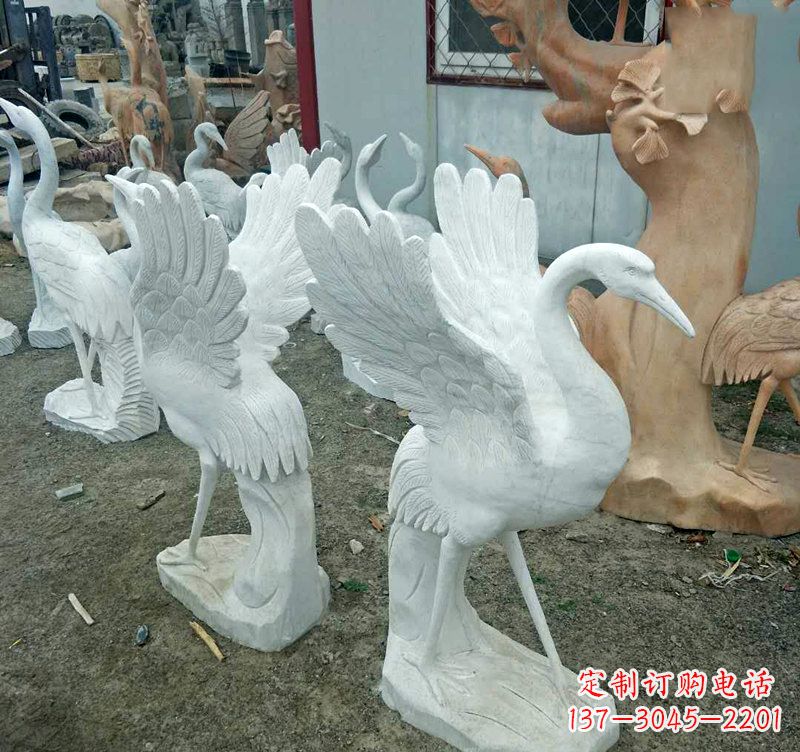 济南装点家园的仙鹤石雕