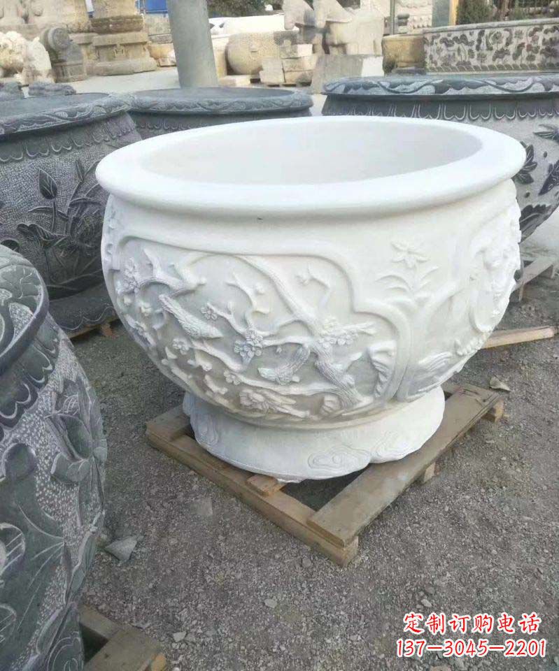 济南汉白玉材质可爱水缸雕塑