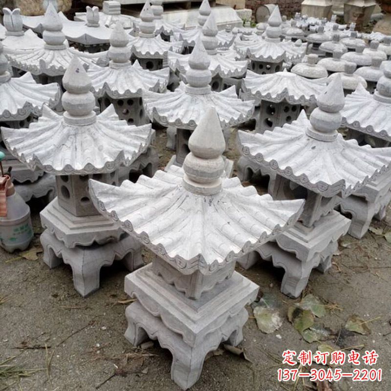 济南汉白玉灯笼雕塑是由中领雕塑定制的一种华丽…