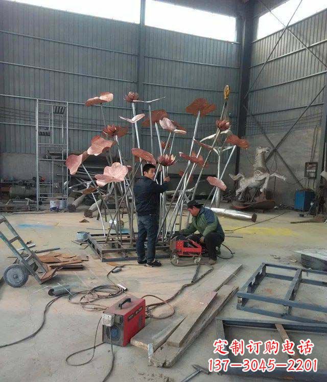 济南荷花荷叶铜雕,营造梦幻氛围