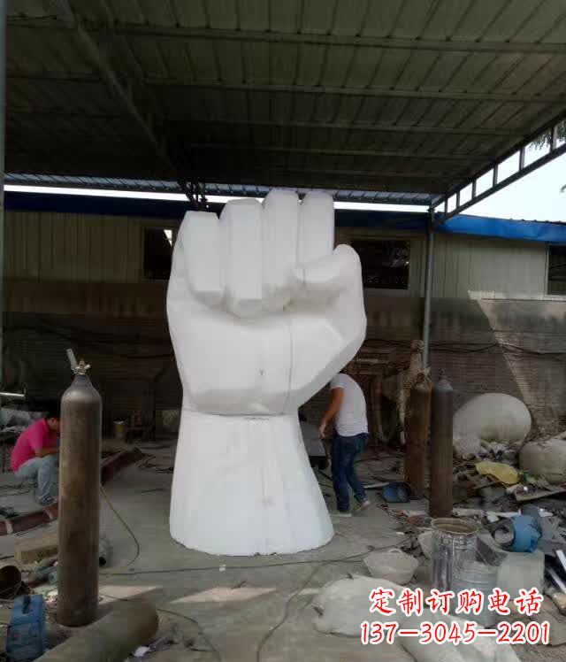 济南户外不锈钢景观拳头雕塑