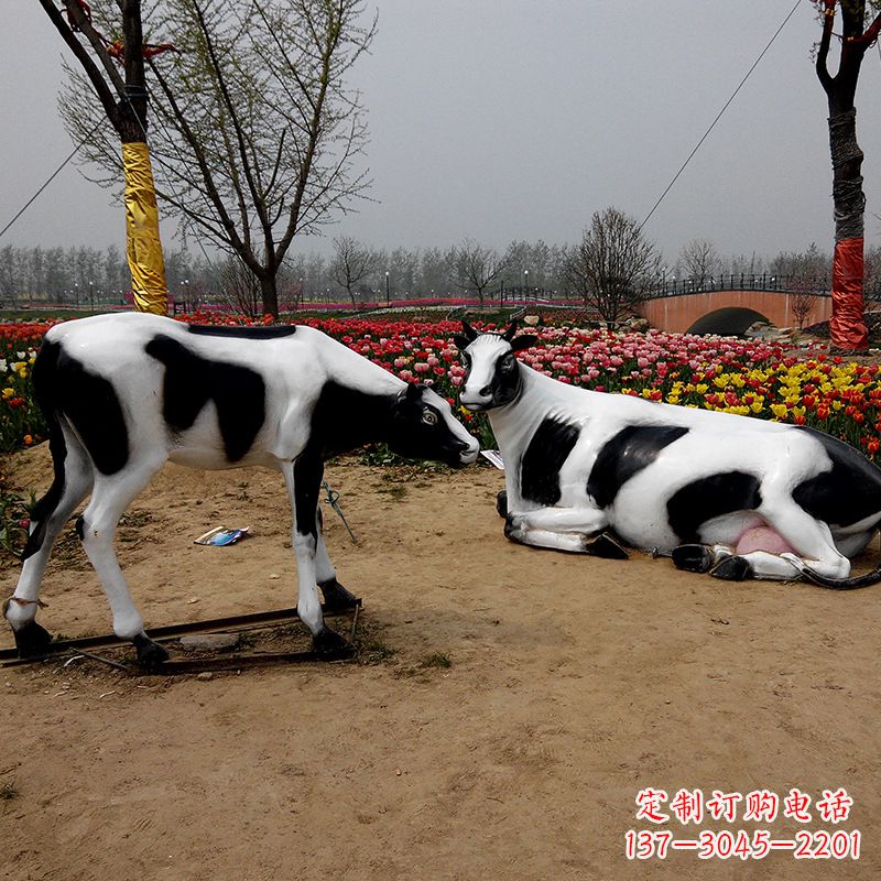 济南室外仿真动物雕塑-奶牛,为您打造精美细腻的艺术品