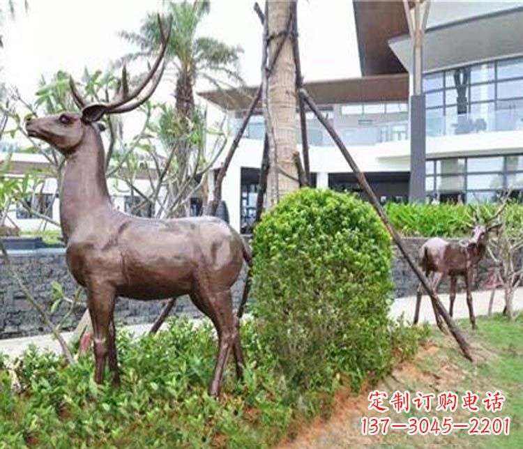 济南艺术大师铸造的精美梅花鹿雕塑