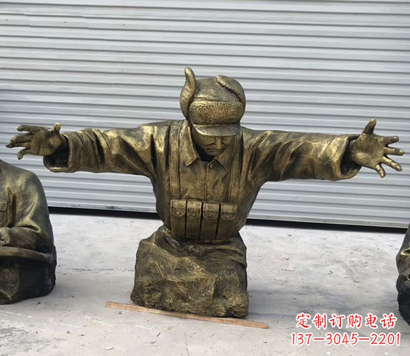 济南黄继光铜雕是由中领雕塑定制的精致作品。中…