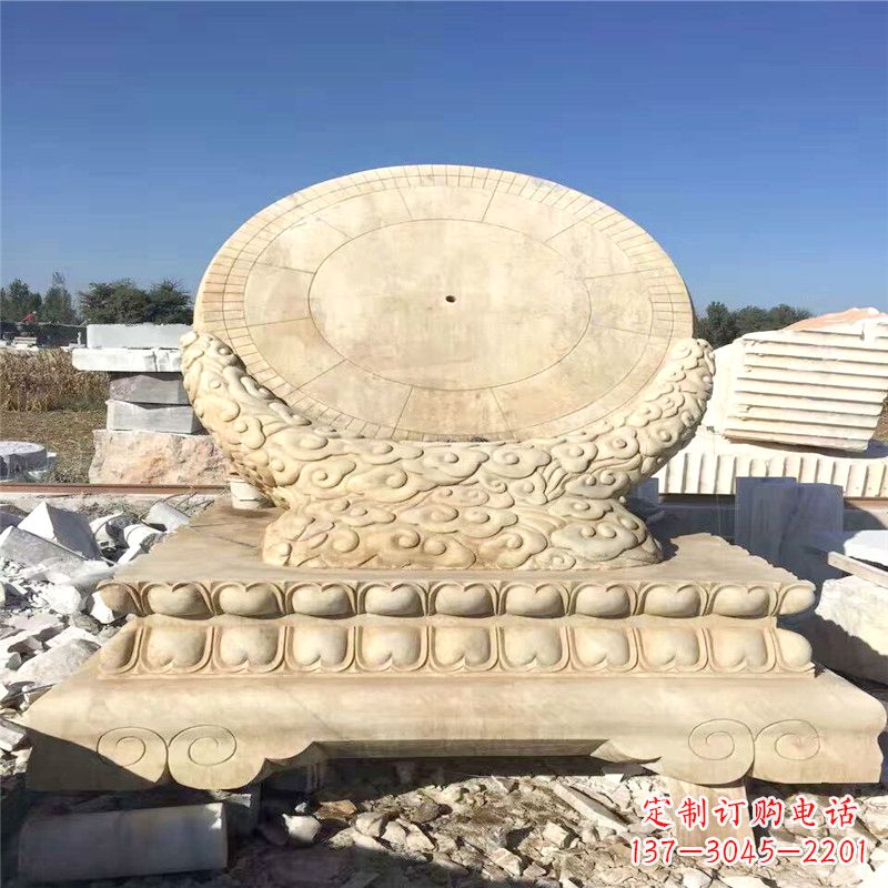 济南优雅而古典的黄锈石日晷雕塑