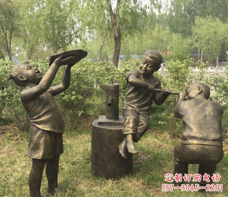 济南接水玩耍的儿童铜雕