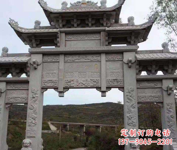 济南地标性的三门石雕牌坊