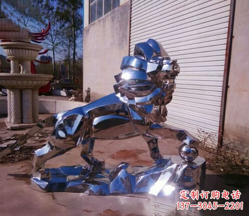 济南镜面狮子踩球不锈钢雕塑