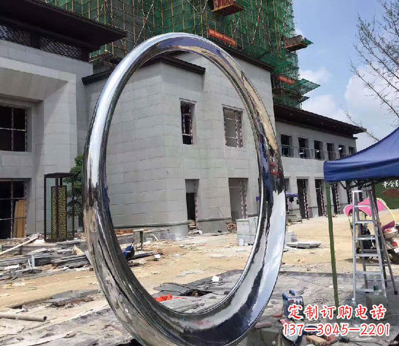 济南精致典雅的镜面不锈钢圆环雕塑
