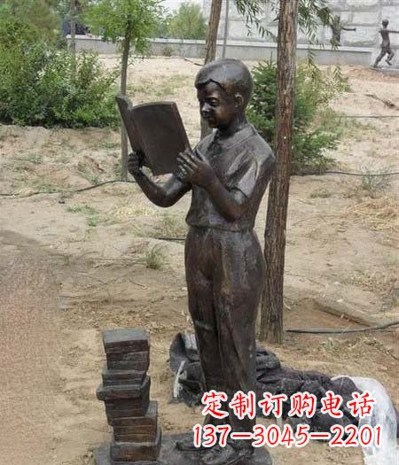 济南中领雕塑尊贵细腻的男孩铜雕
