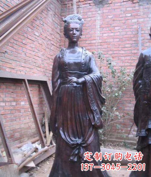 济南汹涌波澜中的李清照雕塑