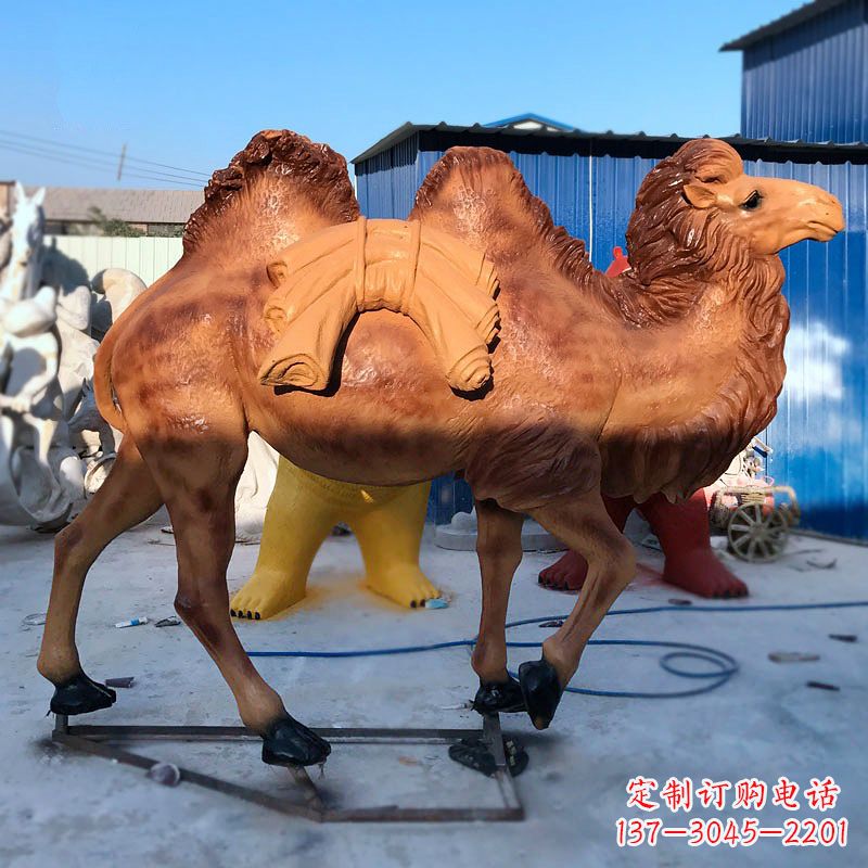 济南雕刻精美的骆驼玻璃钢仿真雕塑