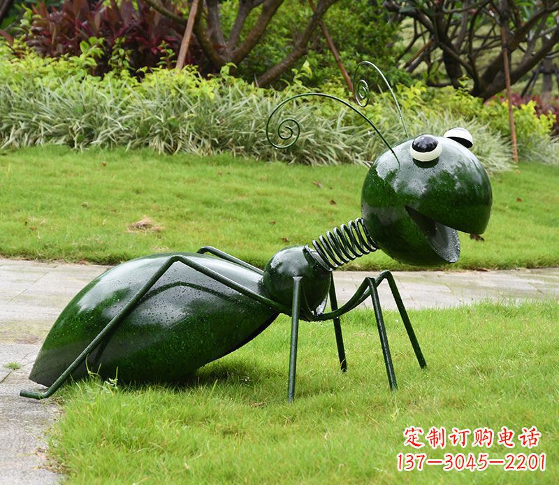 济南绿色落尾蚂蚁不锈钢摆件雕塑:精致的小动物艺术作品