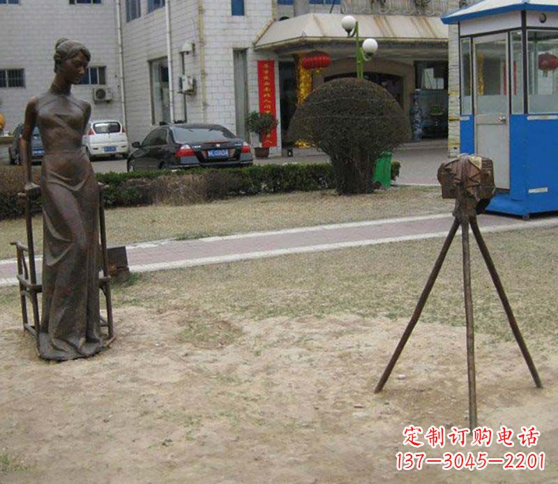 济南美女照相人物铜雕