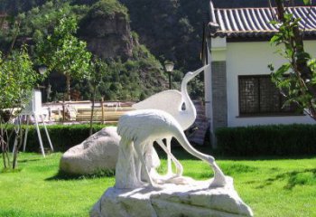济南仙鹤石雕公园草坪动物雕塑