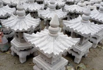 济南汉白玉灯笼雕塑是由中领雕塑定制的一种华丽…