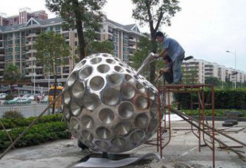 济南精心打造的街边苹果雕塑