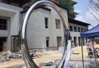 济南精致典雅的镜面不锈钢圆环雕塑