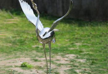 济南高端定制丹顶鹤展翅不锈钢雕塑