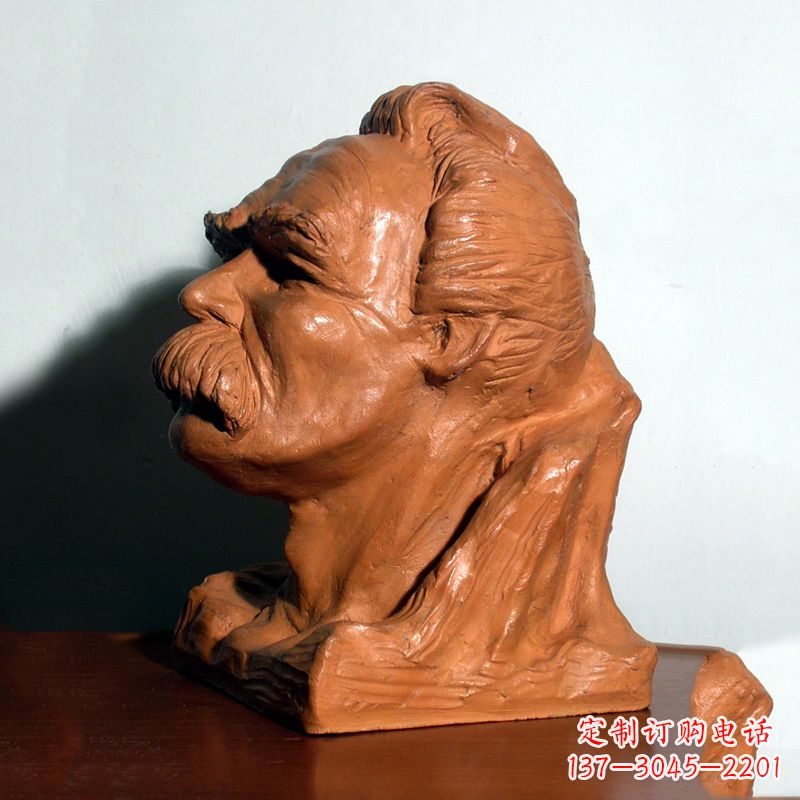 济南以尼采为原型的雕塑头像