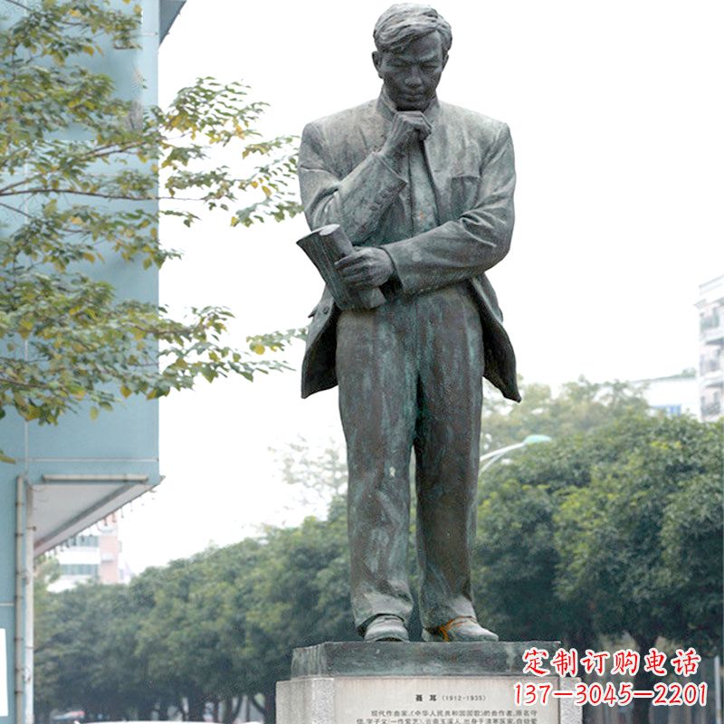 济南很多历史上著名的人物都有精美的雕塑来表彰…