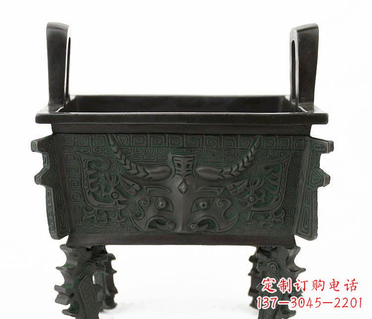 济南精致的牛头铜鼎铜雕