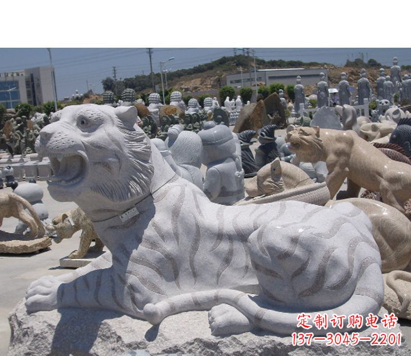 济南趴着的老虎石雕