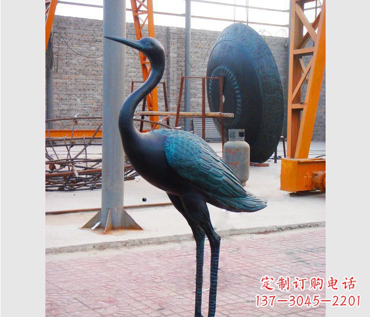 济南青铜仙鹤雕塑:展现古典和谐之美