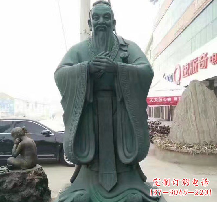 济南精美的青铜孔子雕像