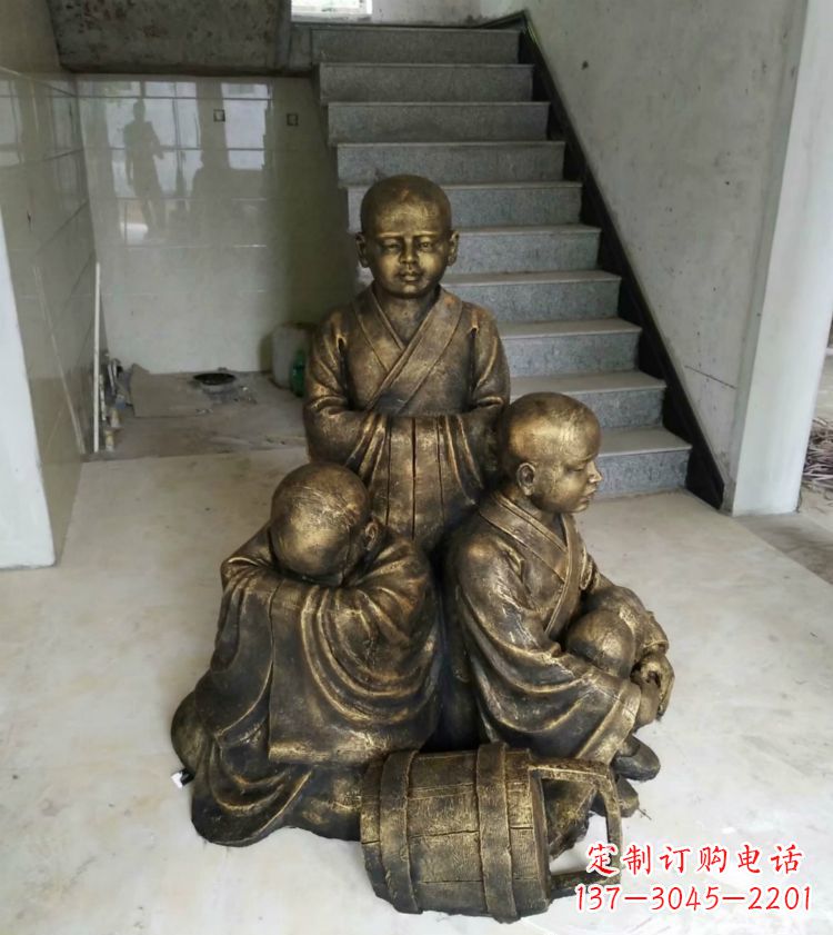 济南中国领雕塑推出的金色佛祖三像是一件令人惊…