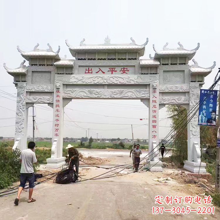 济南质朴粗犷的三间四柱农村石牌坊雕塑