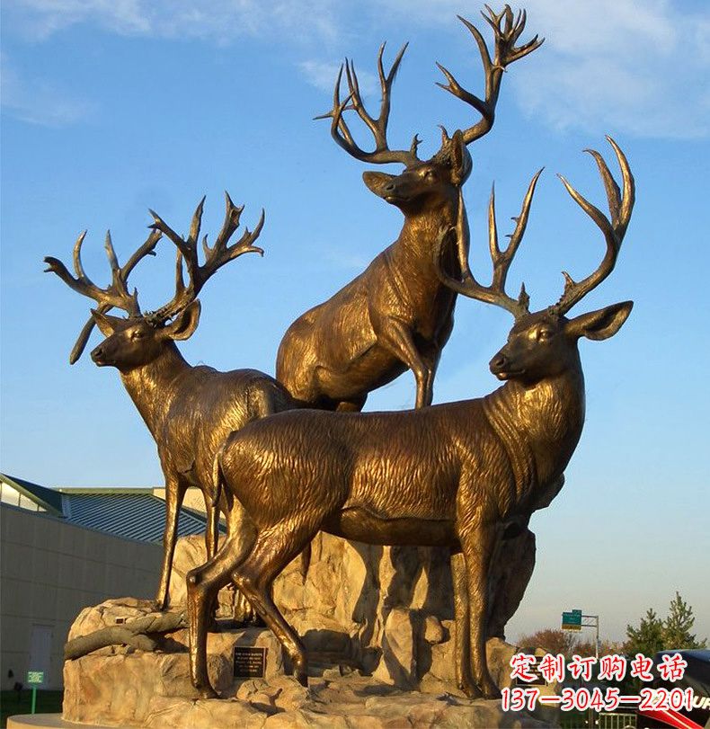 济南三鹿登高鹿景观铜雕,让你秀智慧雕刻艺术