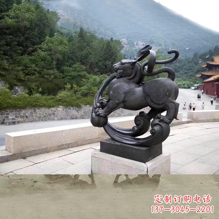 济南神兽白虎铜雕塑，雕刻出传统中国文化之精髓