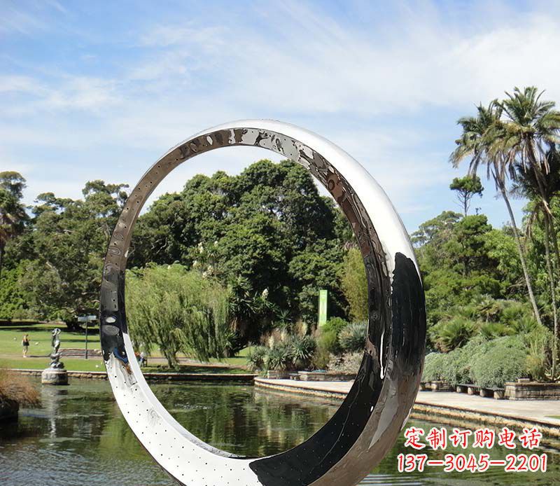 济南水景不锈钢镜面圆环雕塑