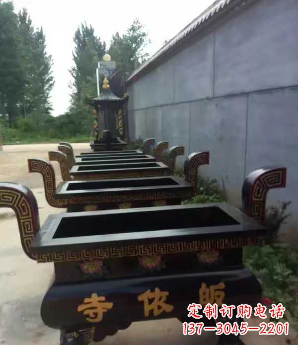 济南寺庙四足方形香炉铜雕