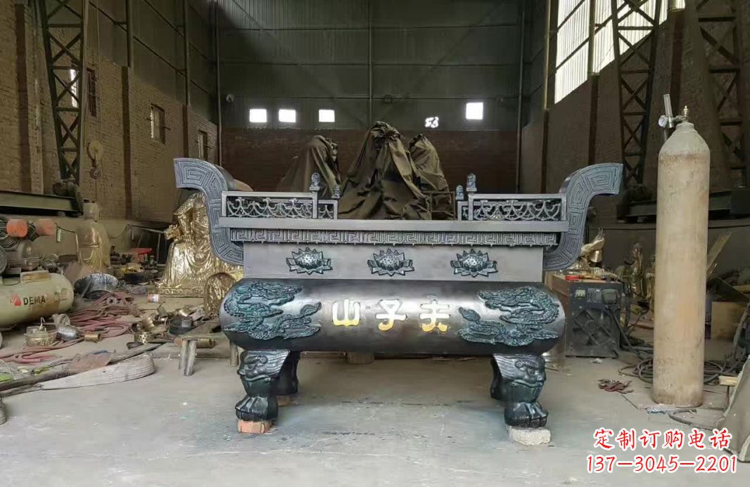 济南寺庙香炉铜雕12