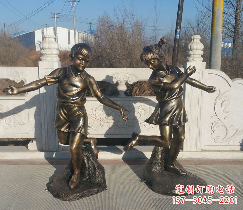 济南踢毽子的儿童铜雕