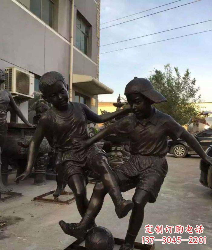 济南踢足球儿童铜雕 (2)