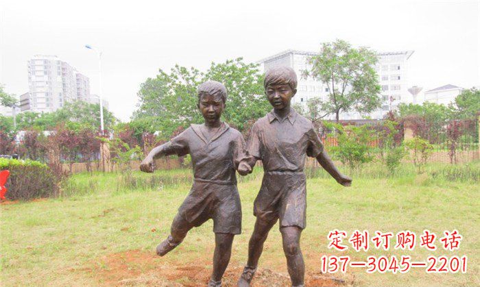 济南踢足球公园人物铜雕 (2)