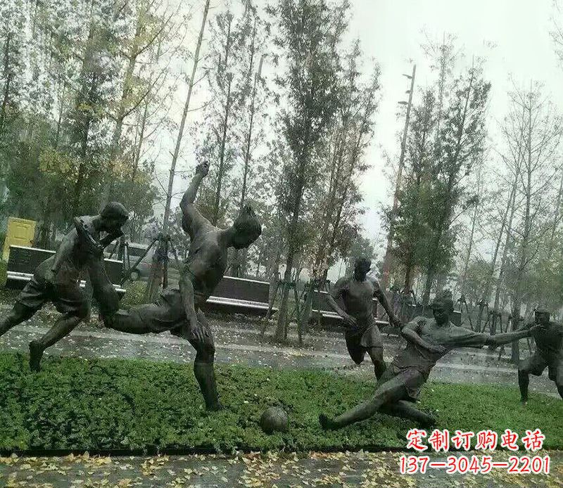 济南踢足球公园运动人物铜雕