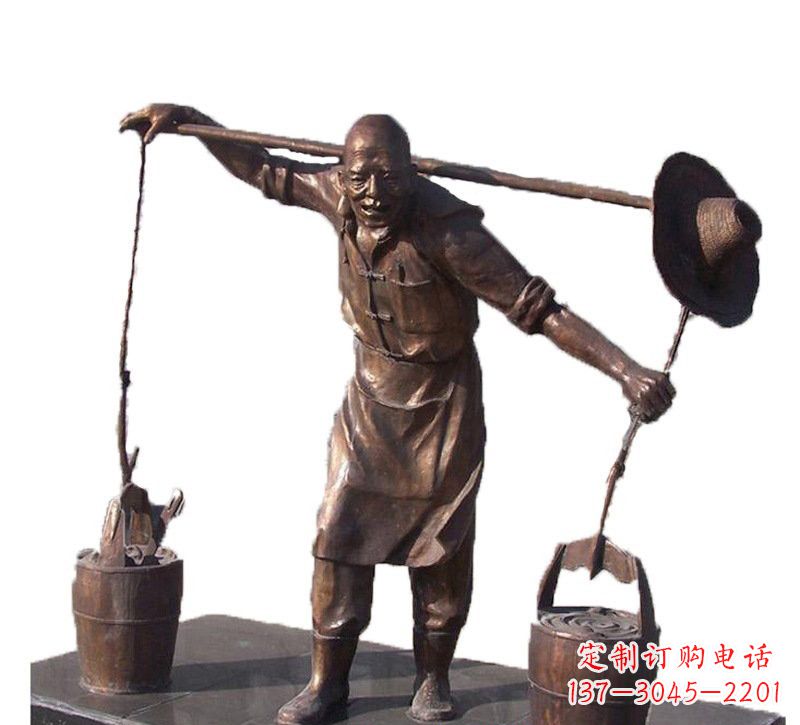 济南挑扁担的老人铜雕