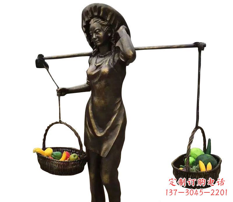 济南挑着蔬果的女人铜雕 