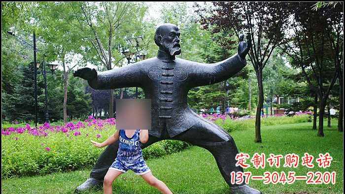 济南铜雕打太极拳的老人