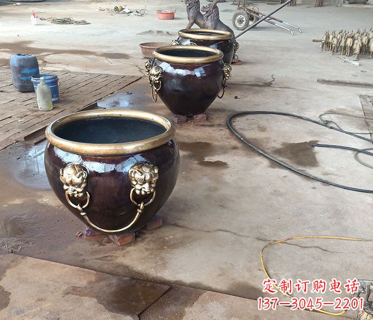 济南铜雕故宫狮子头水缸雕塑