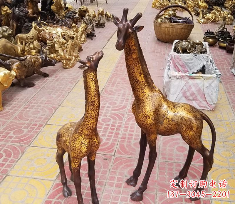 济南铜雕长颈鹿