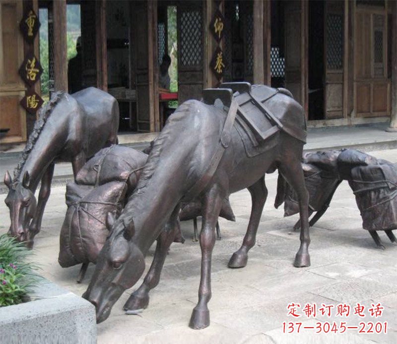 济南拖行李的马动物铜雕
