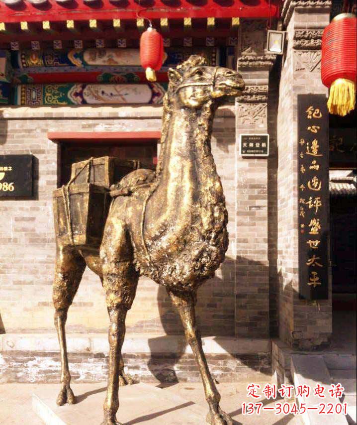 济南驮行李的骆驼动物铜雕
